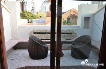 single lane house for rent in FFC, with roof terrace